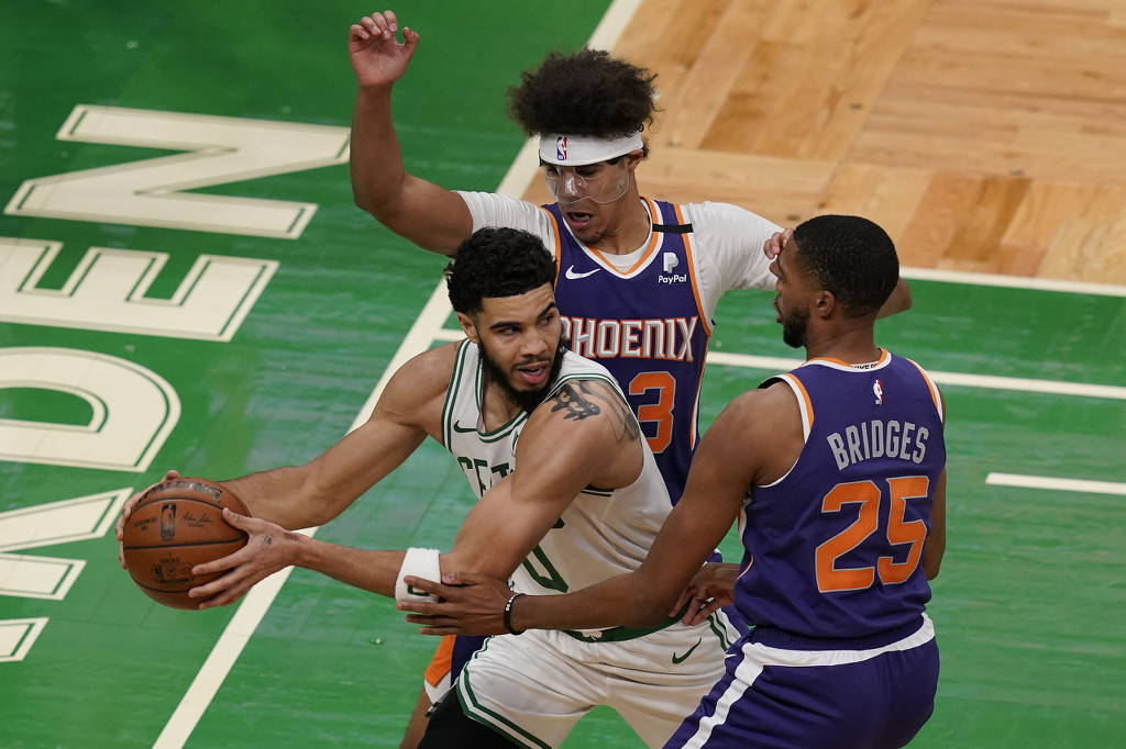 贝博官网平台-包含菲尼克斯太阳围绕NBA常规赛调整名单塔图姆连续三场比赛得分超过出色防守，现场解说直呼：斯图加特围绕西甲单刀错失的词条