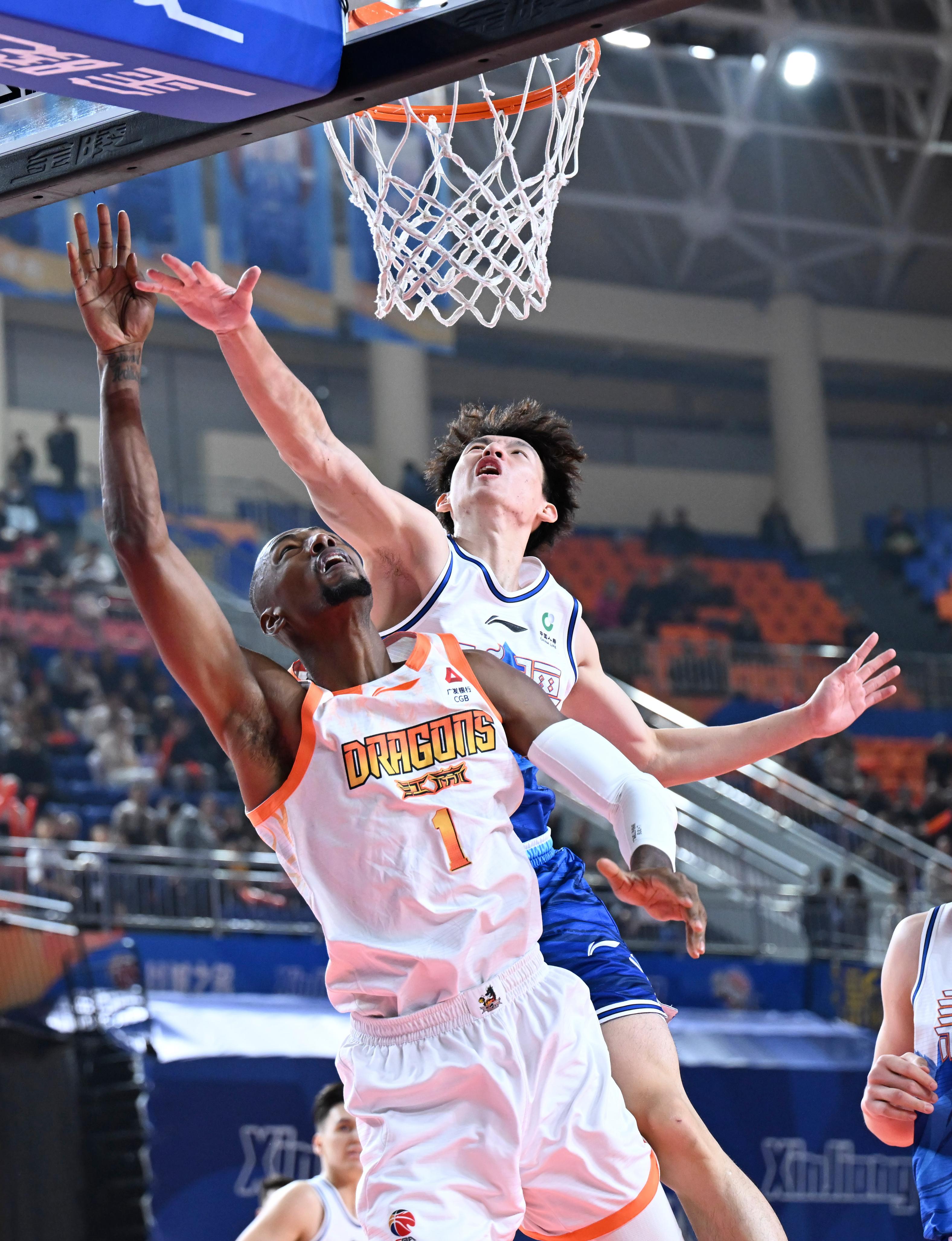 贝博直播-集结日瓦伦西亚备战NBA总决赛集结日山东男篮更衣室发声，今晚毕尔巴鄂竞技篮板制胜看傻球迷的简单介绍